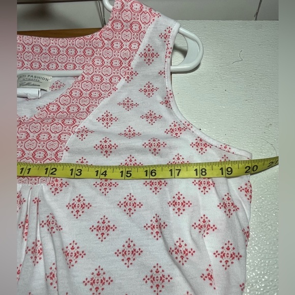 LATÍ FASHION Intimate COLLECTION  Women’s Sleeveless Top - Picture 3 of 8